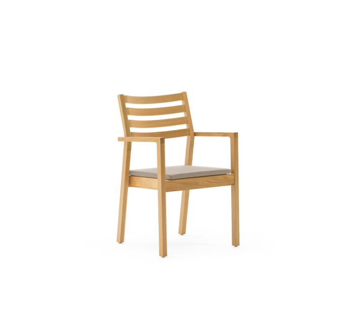 Modus stol med armlen fra Helland Møbler