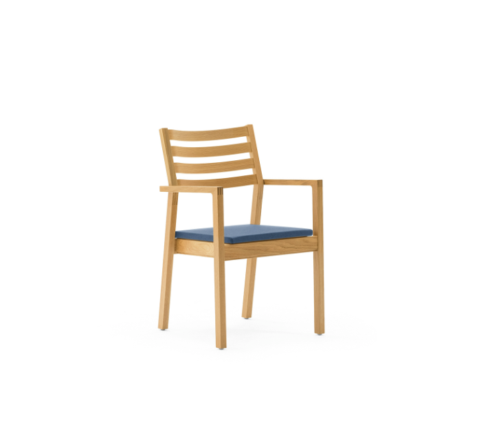 Modus stol med armlen fra Helland Møbler